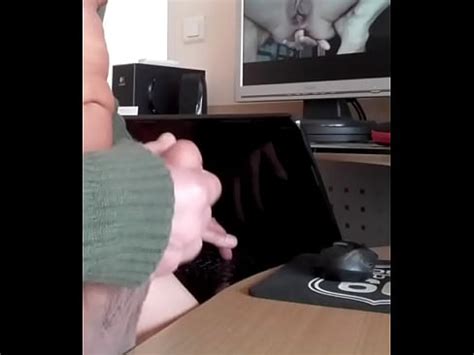 Branlette Devant Une Meuf Qui Se Doigte Le Cul XVIDEOS