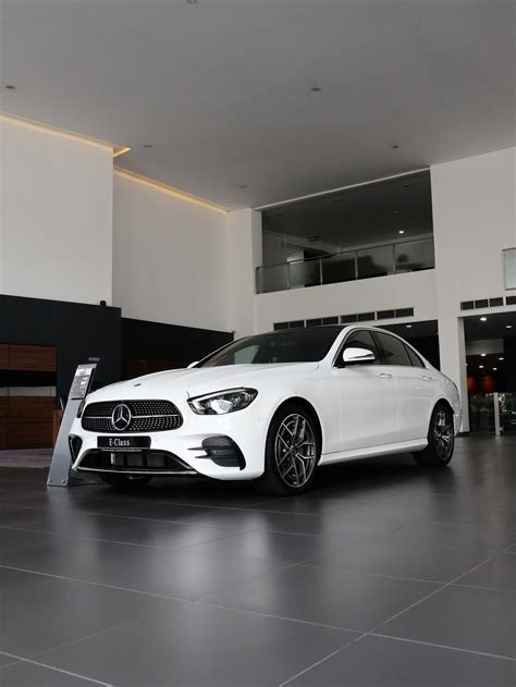 Mercedes-Benz •... - Mercedes-Benz • Valentine • Palembang