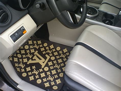 AUTO.RIA – Как подобрать лучшие коврики для автомобиля?