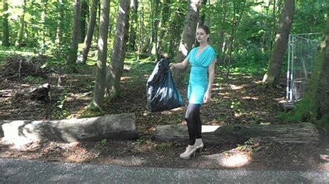 Bertina Littering Forest Hot Car Girls Clips Sale