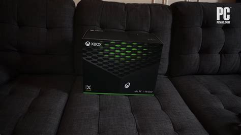unboxing  xbox series  pcmag