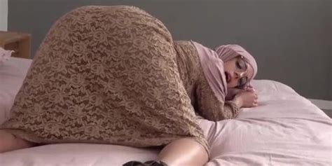 Nerdy MILF Has No Money And Lets Landlord Screw Her Milf Money Tnaflix