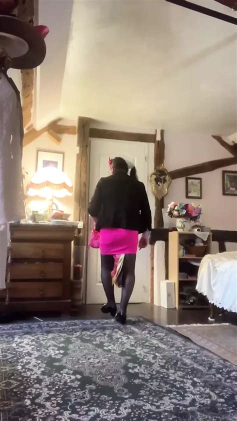 Dressed With A Short Pink Skirt For A Night Out Gay Amateur Porn Feat Soumise XHamster