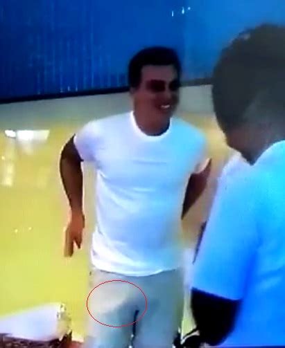 Bafon Gay Luciano Huck Excitado