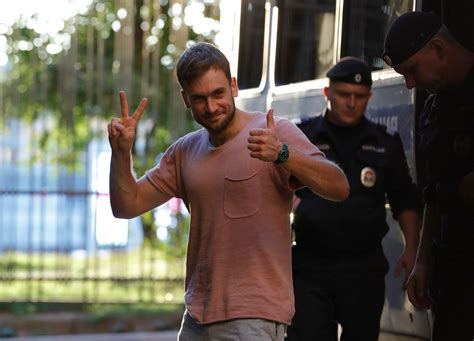 Ativistas Do Pussy Riot S O Soltos Na R Ssia Mundo G