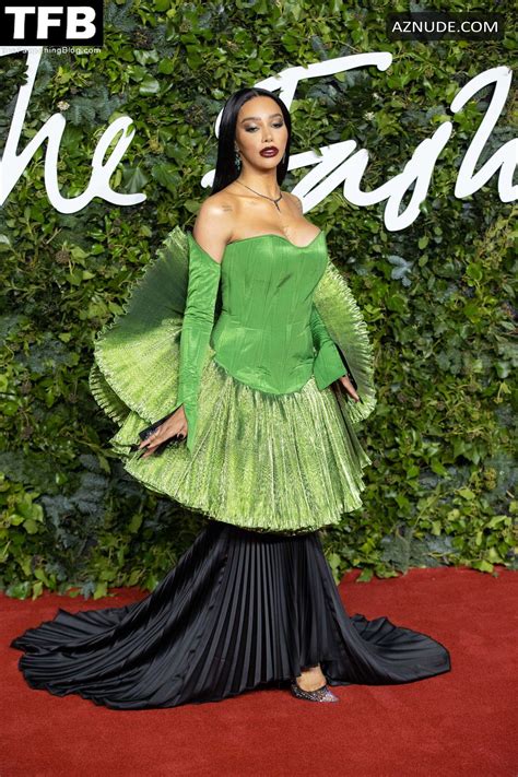 Munroe Bergdorf Sexy Seen Flaunting Her Hot Cleavage At The Fashion Awards In London AZNude