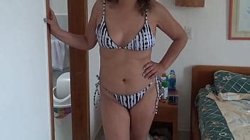 On The Beach I Masturbate Watching As Stepmom Puts On A Bikini To Go In Search Of A Man Xnxx