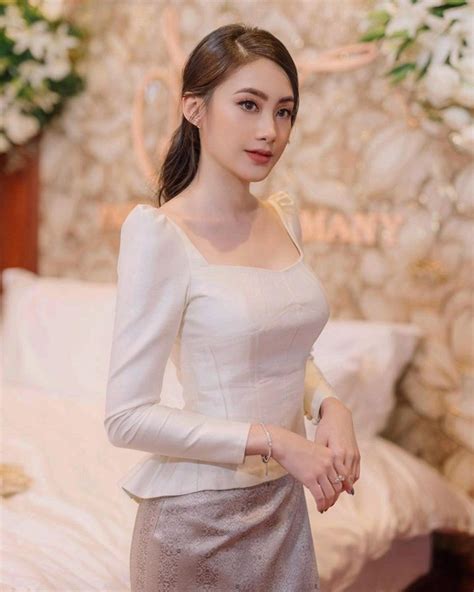 Đệ nhất hot girl Lào xinh đẹp không lỡ rời mắt ở tuổi