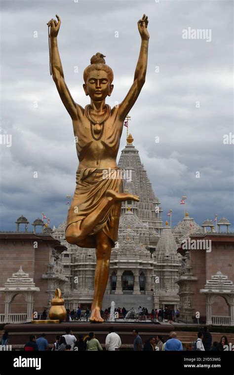 The Akshardham (BAPS Shri Swaminarayan Mandir) temple in Robbinsville ...