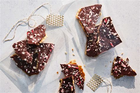 Peppermint Saltine Toffee Bark Recipe