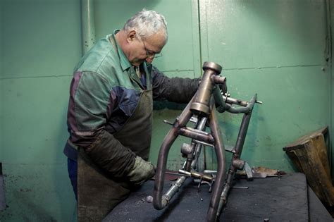 Тяжелые мотоциклы Днепр и Урал.