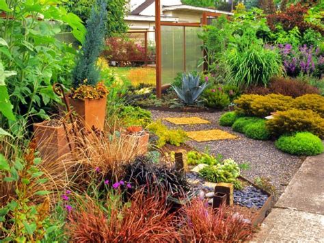 20 Small Backyard Ideas To Make it Look Bigger