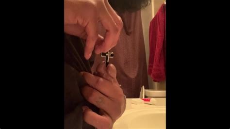 用耶稣的十字架和笔发声 Pornhub Gay