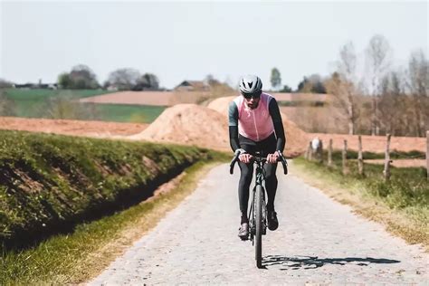 Laurens Ten Dam Is H T Uithangbord Van Het Gravelfietsen In De Lage