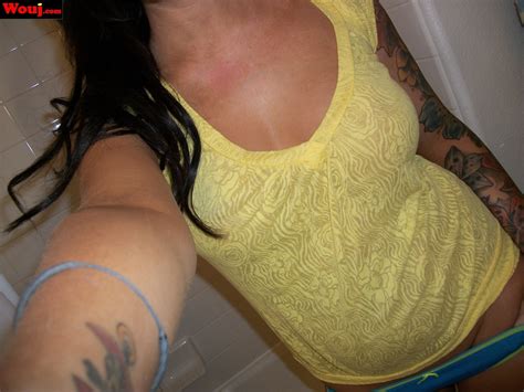 Aspiring Teen Amateur Shows Off Her Curves For Her First Photoshoot Photos