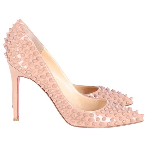 Christian Louboutin Escarpins Pigalle Spikes Bout Pointu En Cuir Verni Nude Cuir Vernis Chair