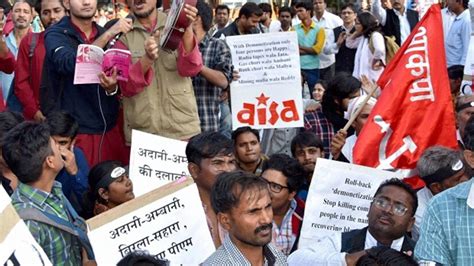 Delhi Police Detained Students Protesting Against Demonetisation