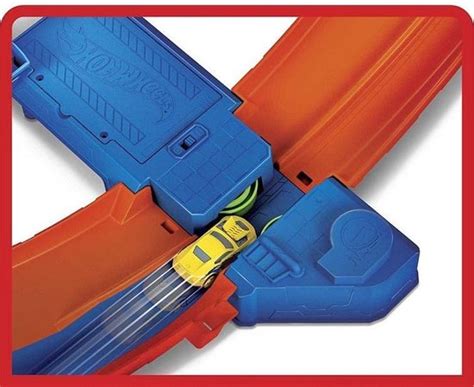 Hot Wheels Action Whirling Looping Rennstrecken Set Trendmall