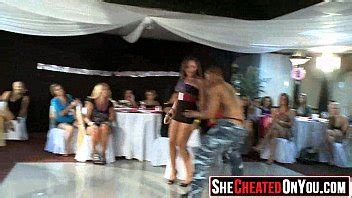 Vi A Tu Chica Chupando La Polla De Una Stripper XVIDEOS