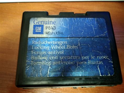 Секретки для колес GM — Opel Astra J, 1,7 л, 2011 года | аксессуары ...