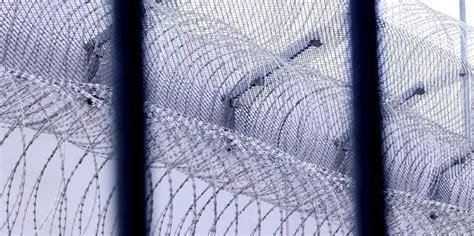 Wärterin in England angeklagt Sex mit Häftling Video landet im Internet Deutschland Head