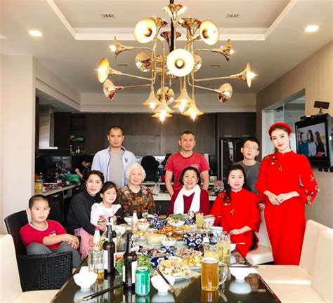 Lo T Sao V Hot G L Vi T C Ng Ch N M C O D I Xinh Mu N X U Trong Ng Y M Ng T T