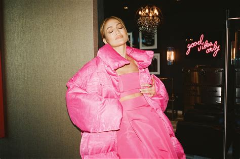 Jennifer Lopez Thinks Latina Entrepreneurs Are Undervalued So She S Giving Them 14 Billion In