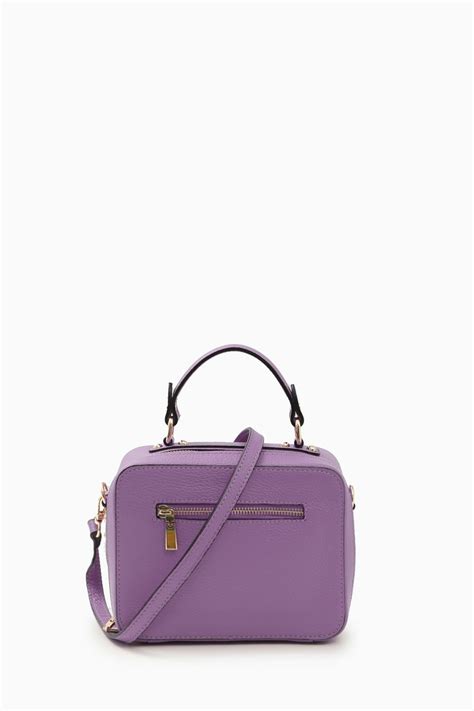 Стильная сумка-боулер с круглой ручкой и открытым внешним карманом от ...