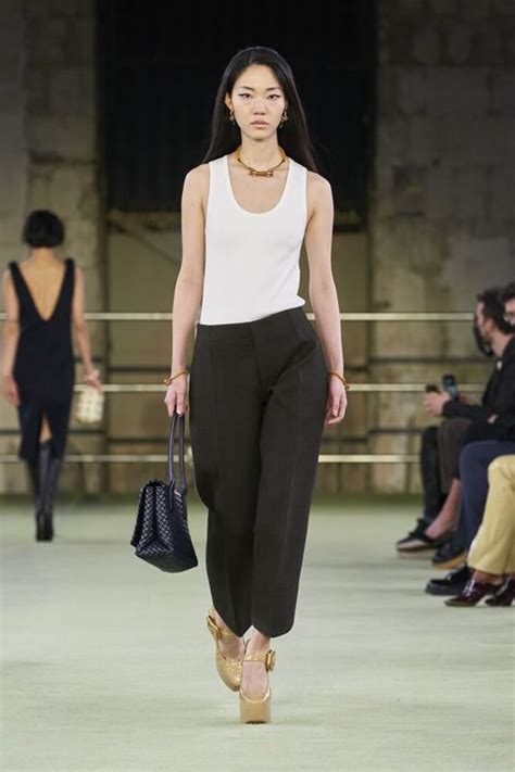 How To Style The White Tank Top