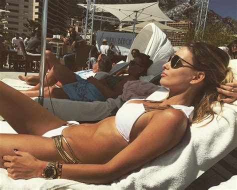 Hot Sexy Dominika Grosicka Bikini Pics