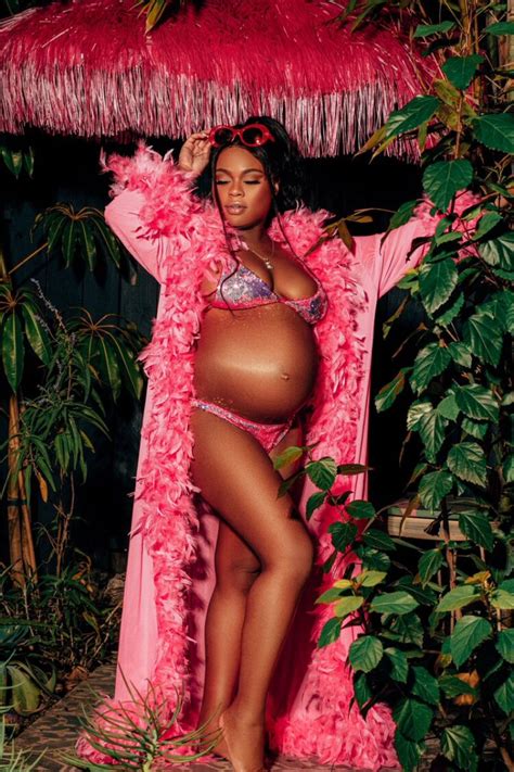 7 Hot Sexy Queen Key Bikini Pics