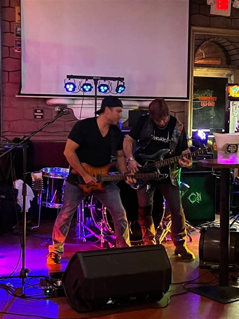 Static Blues At Aspens 817 Clear Lake Rd Kemah Tx 77565 2466 United
