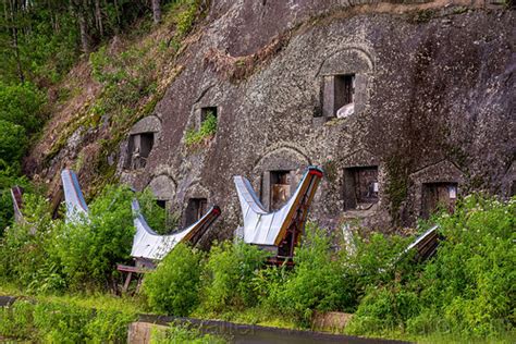 patane toraja tomb  lembang tonga riu
