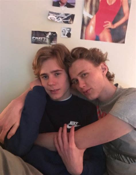 Pin On Skam Skam Aesthetic Tv Couples Cute Gay Couples