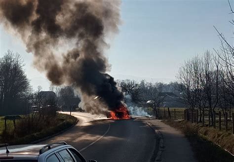 Nezgoda U Kalesiji Zapalio Se Automobil U Vo Nji