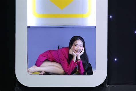 Hot girl Diệp Bảo Ngọc vứt sạch hình tượng hớt hải bỏ chạy vì điều này