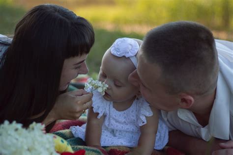 Parents Kissing Their Child · Free Stock Photo