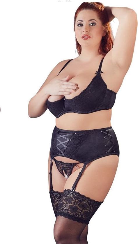 Cottelli Plus Size Jarretel Set Met Open Lingerie Voor Stoute Avonden