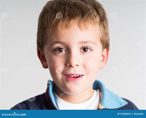 Retrato de Little Boy imagen de archivo. Imagen de color - 27080047