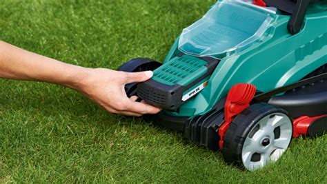 Купить Газонокосилка Bosch Rotak 32 Li-Ion (аккумуляторная) за 980.00 ...