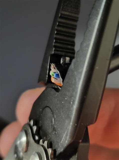 SOG Flash MT review - A multi-tool with assisted opening features - The ...