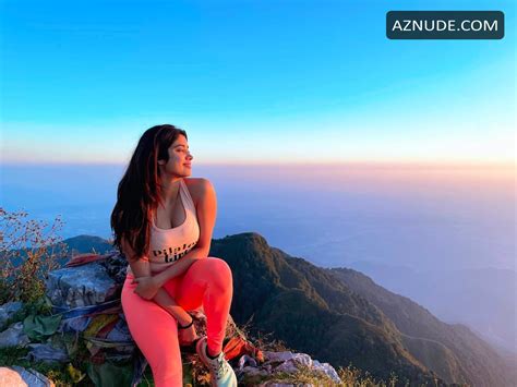 Janhvi Kapoor Hot Pics Collection October Aznude