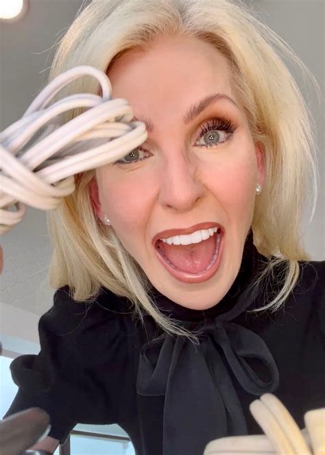 The Best Holiday Travel Hacks - Lorafied