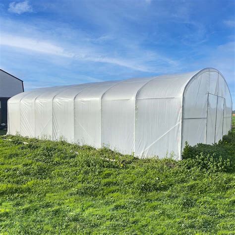 Serre tunnel PROFESSIONNELLE 70m² avec une double porte par pignon