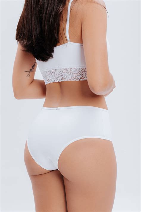 Calcinha Em Microfibra Lisa Cintura Alta E Laterais Largas Meet Lingerie