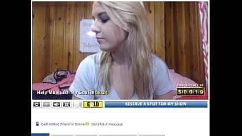 Rubia Muestra Tanga Morada En La Webcam Xvideos