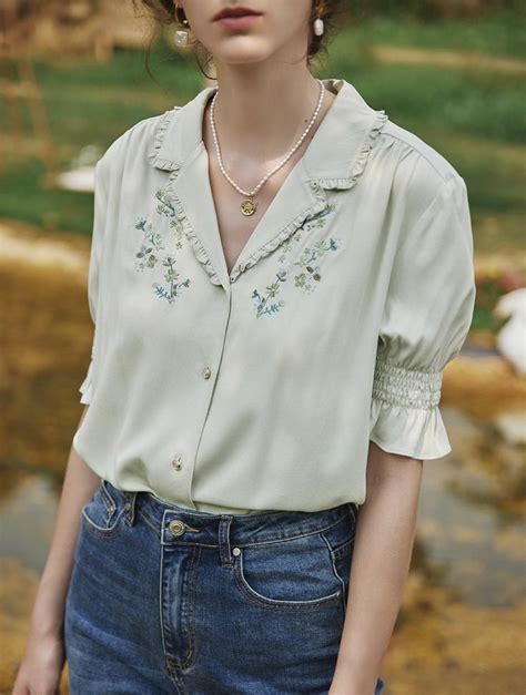 Pin by Ivy on Одяг | Simple blouse, Victorian blouse, V neck blouse