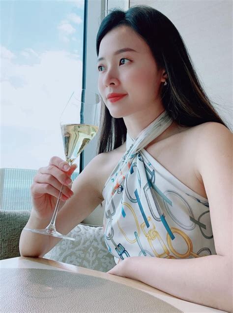 Thần tiên tỷ tỷ Midu khoe ảnh bikini anime hoá một chi tiết cho thấy body đời thường vẫn đẹp