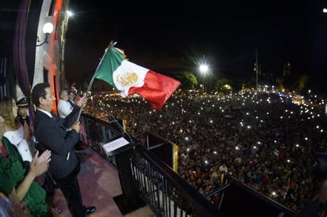 Alcalde Mario López Da El Grito De Independencia Miles Vitorean A