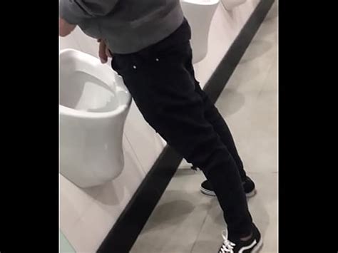 Spy Guapo Orinando En El Ba O Reventado Xvideos